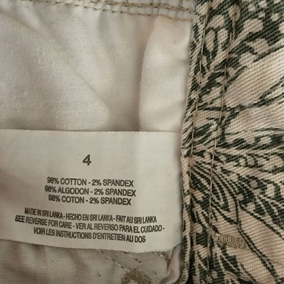 NINE WEST VINTAGE AMERICA MID RISE SHORTS OFF WHITE AND GREEN FLORAL SIZE 4 - Picture 5 of 6